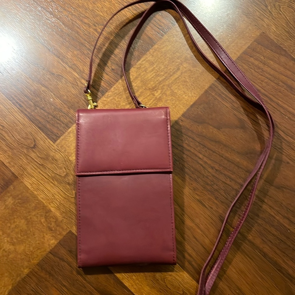 BEAUTIFUL NEVER USED ROLFS COWHIDE MACRO CROSSBODY BAG - BURGUNDY LEATHER